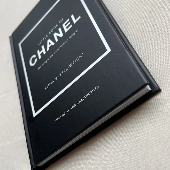 Little Book Of Chanel - Picture 6 of 8